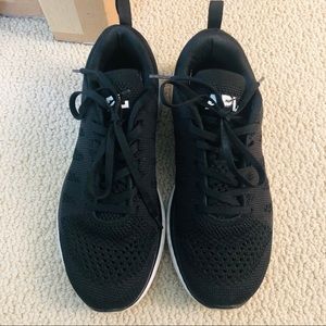 APL black tennishoe